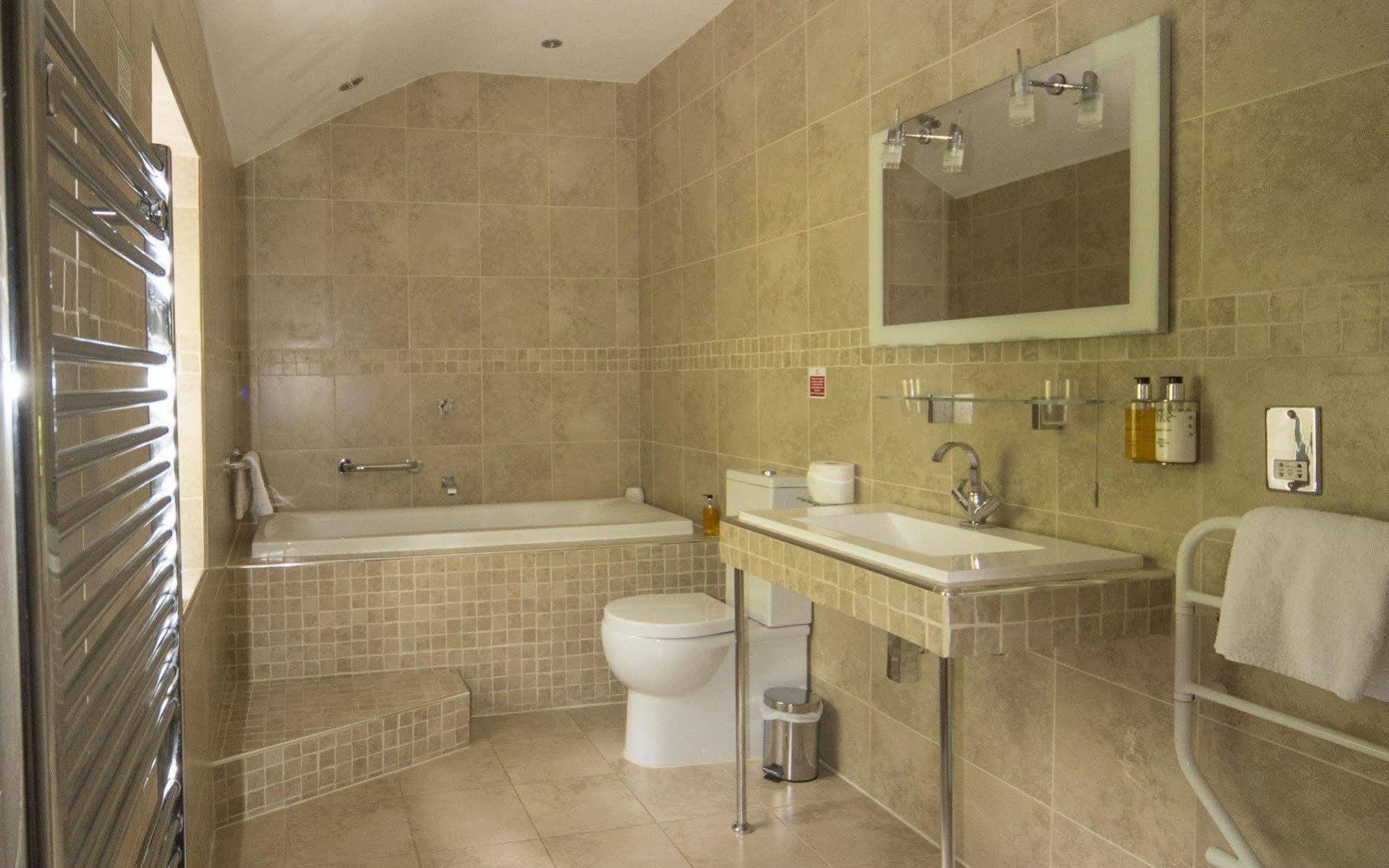 Ravenstone Country house